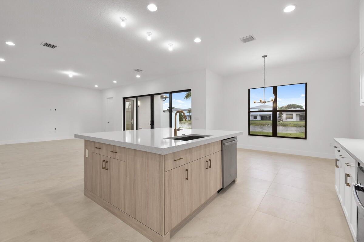 8358 Fishers Island