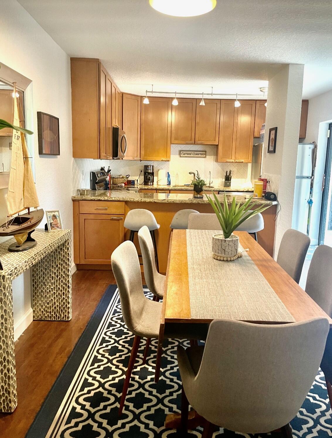 825 Center Street 10d