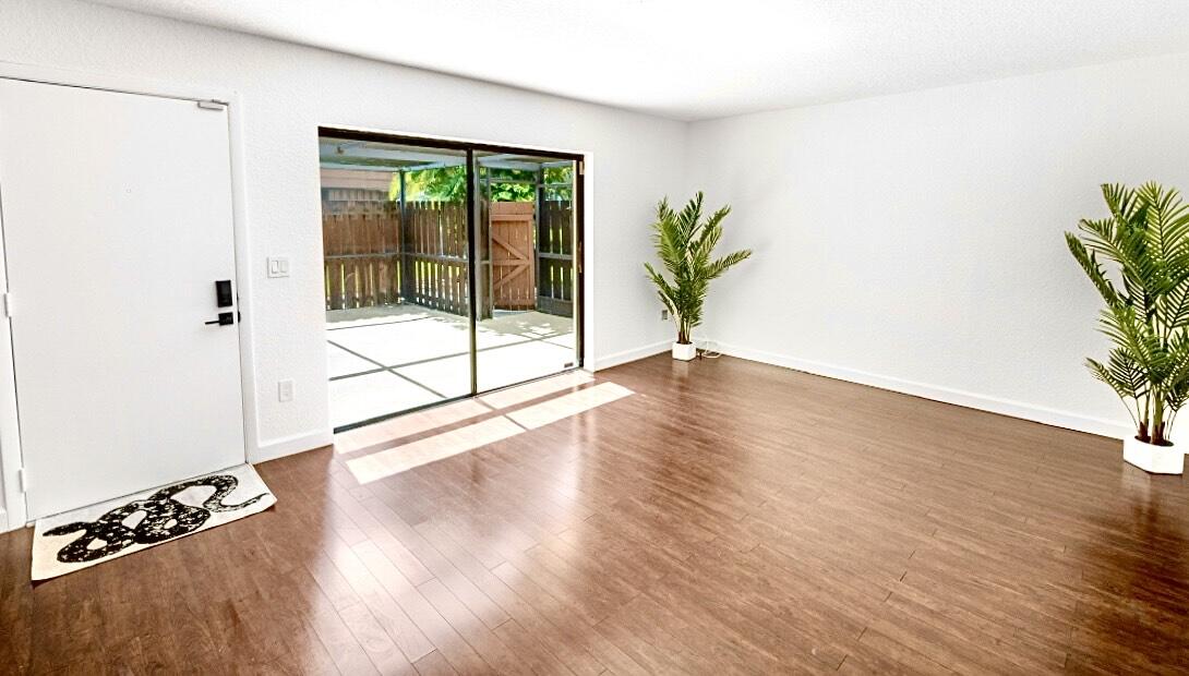 825 Center Street 10d