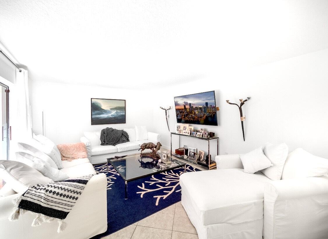 825 Center Street 10d