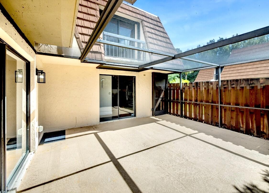 825 Center Street 10d