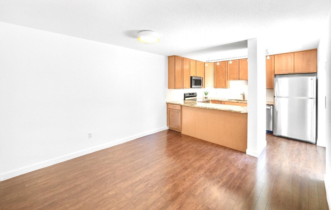 825 Center Street 10d