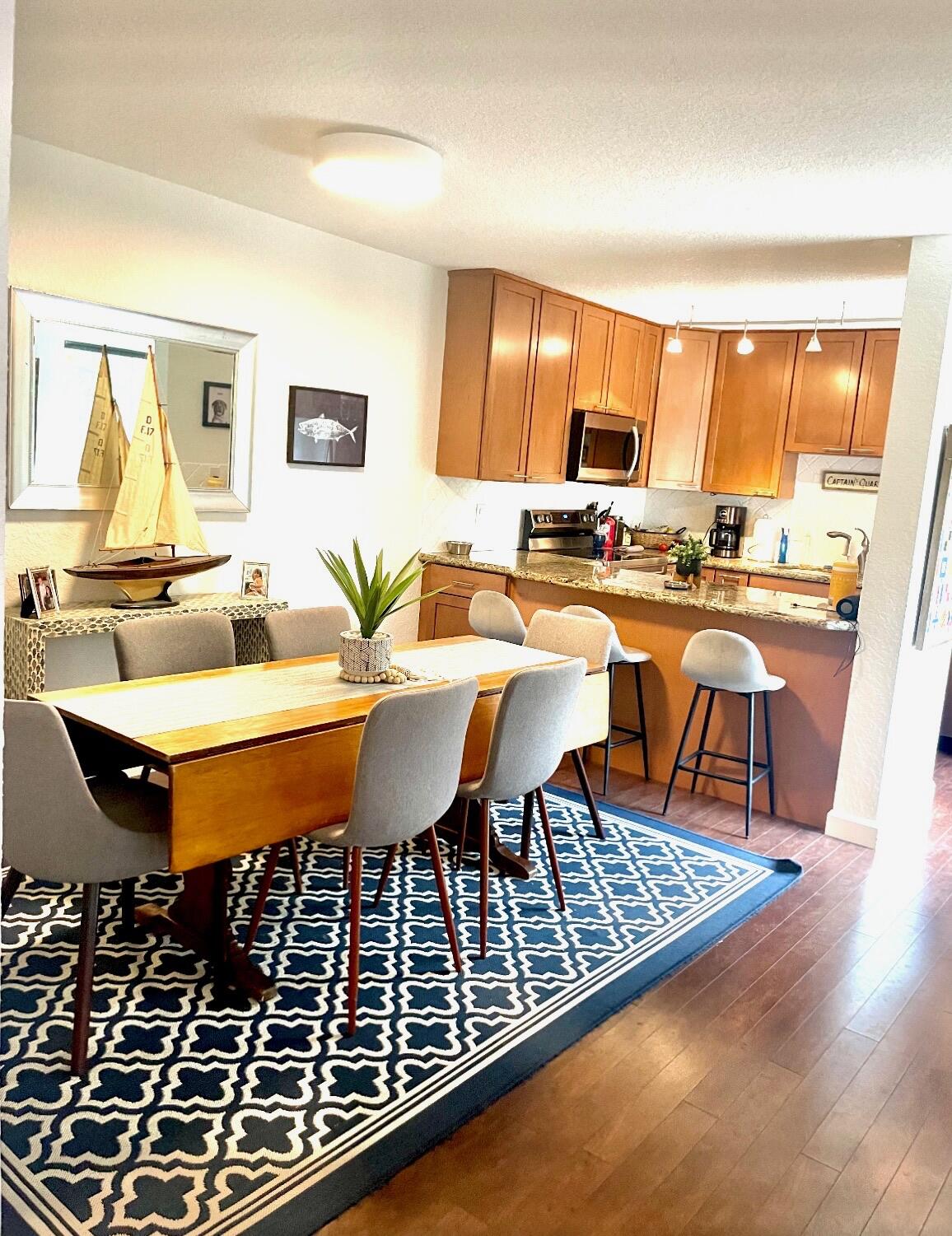 825 Center Street 10d