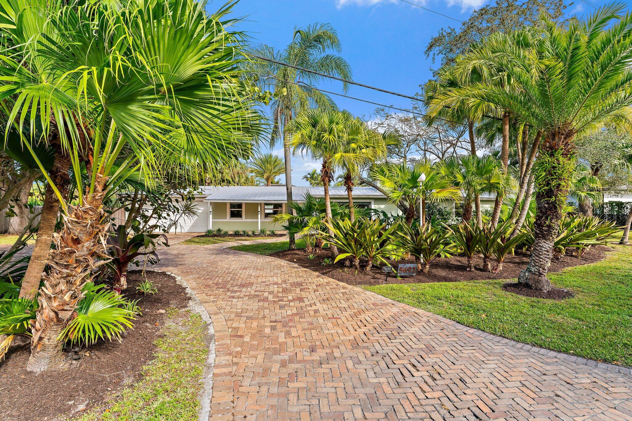 5692 Pennock Point Road