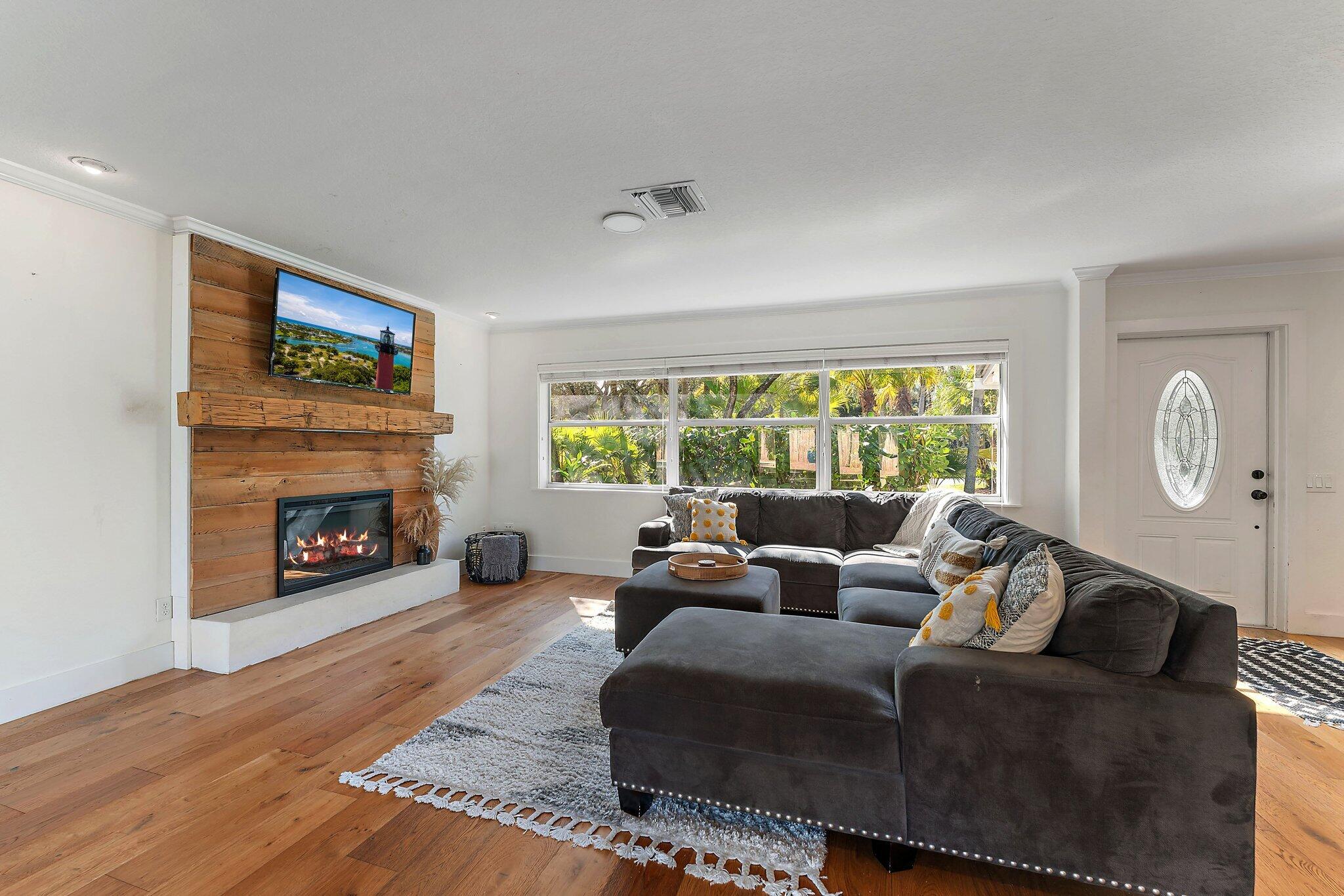 5692 Pennock Point Road