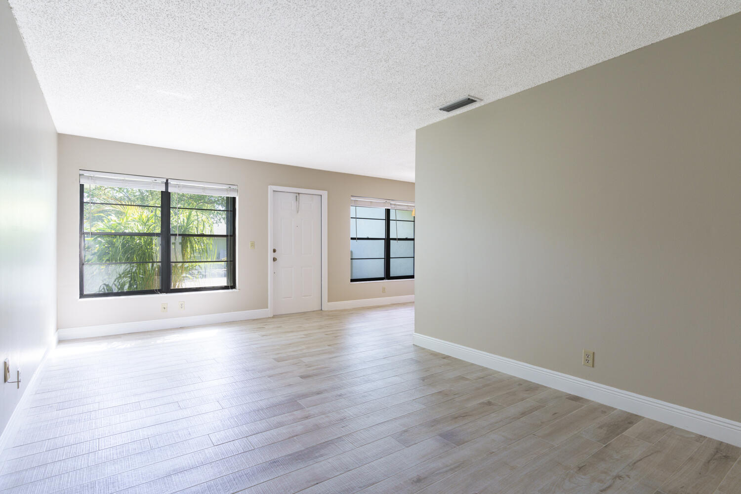 431 Lakes Boulevard 2120 C
