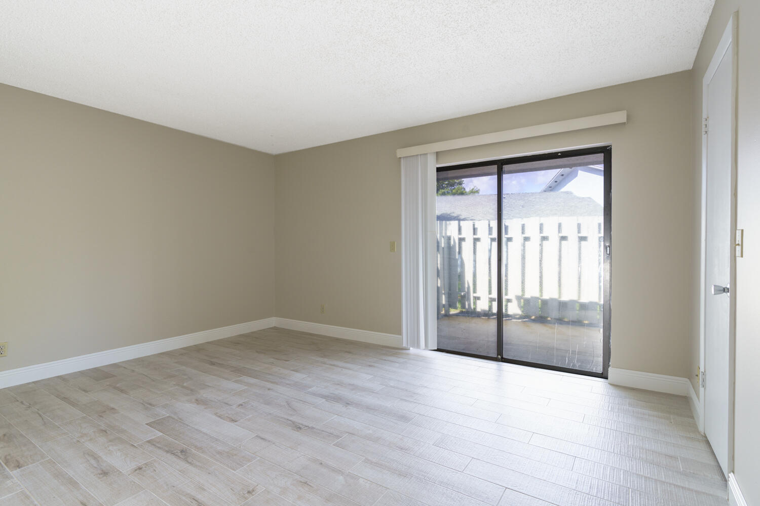431 Lakes Boulevard 2120 C