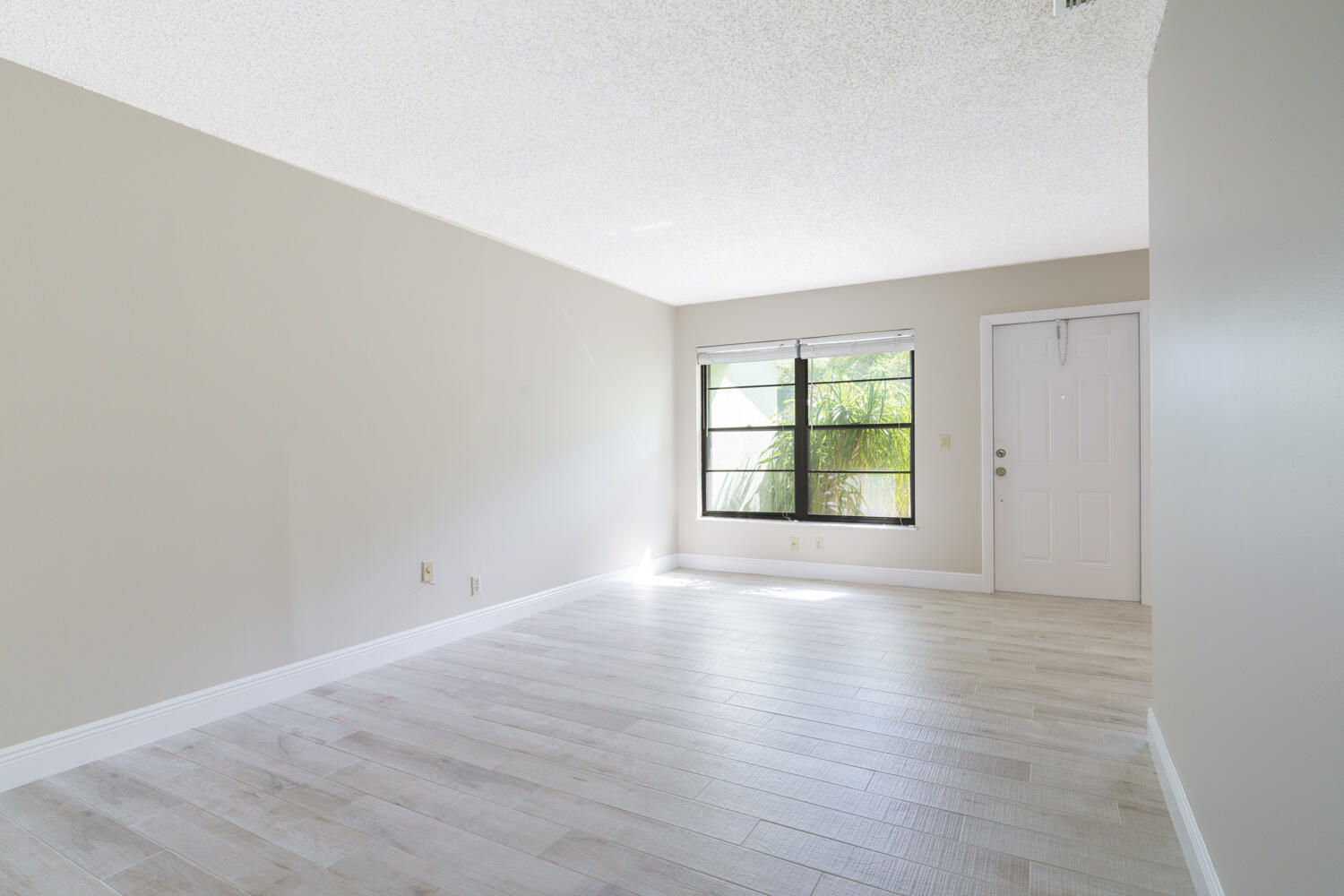 431 Lakes Boulevard 2120 C