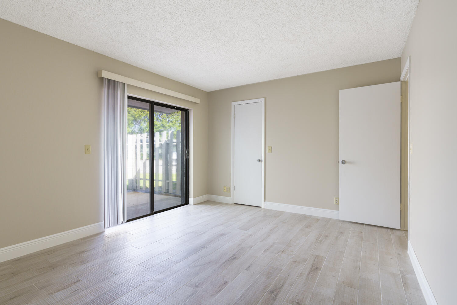 431 Lakes Boulevard 2120 C