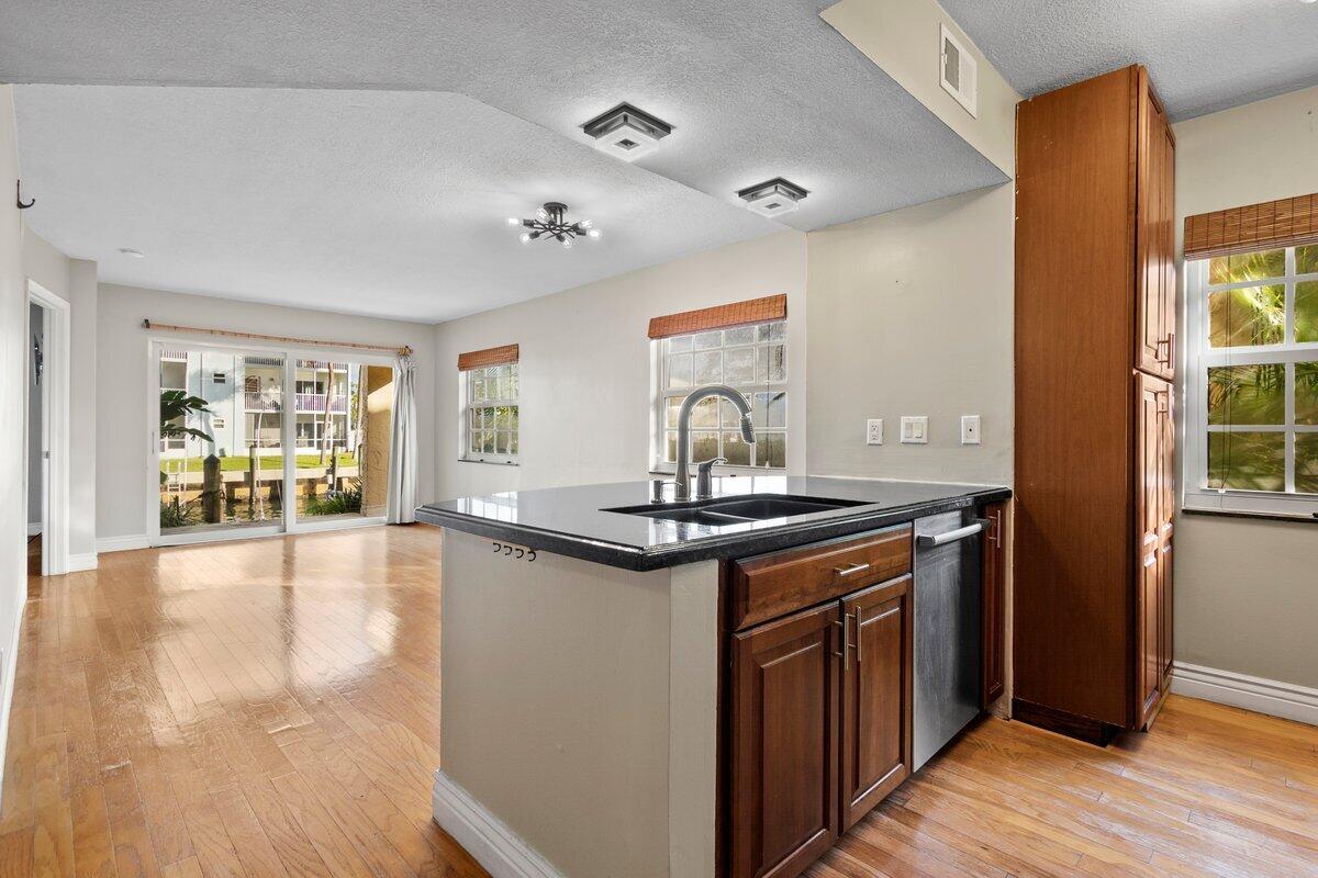 1145 Lake Shore Drive 101