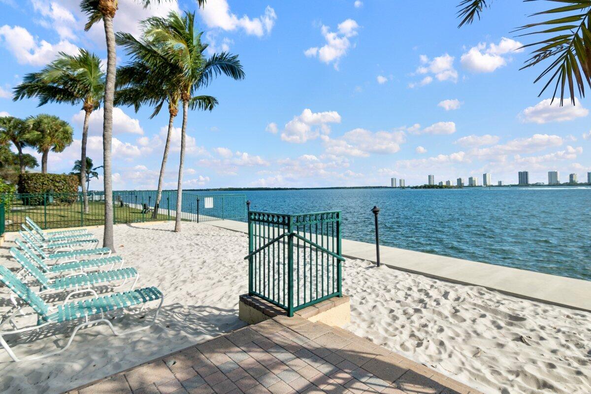 1145 Lake Shore Drive 101