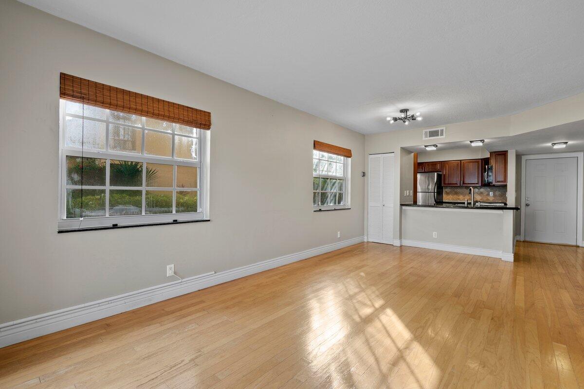1145 Lake Shore Drive 101