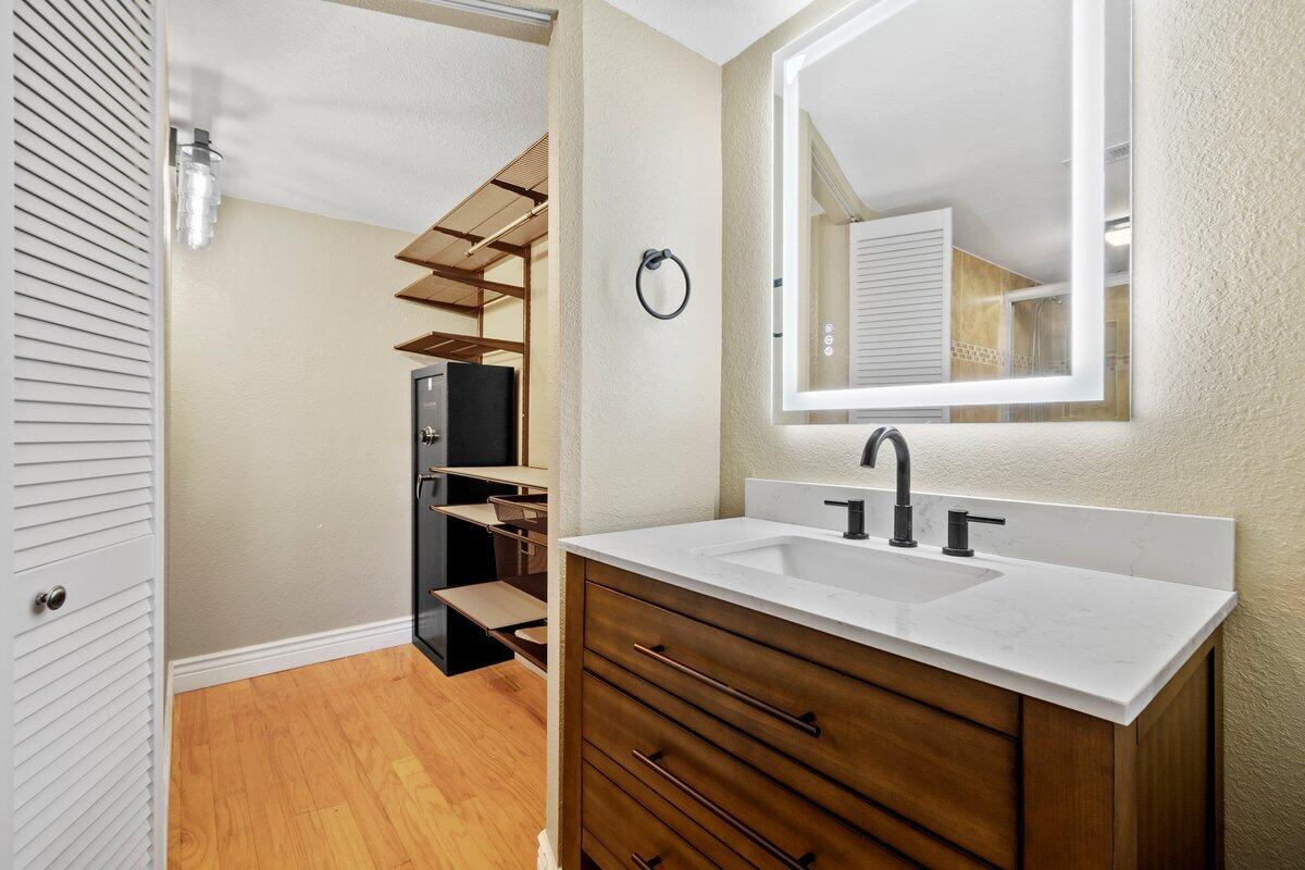 1145 Lake Shore Drive 101