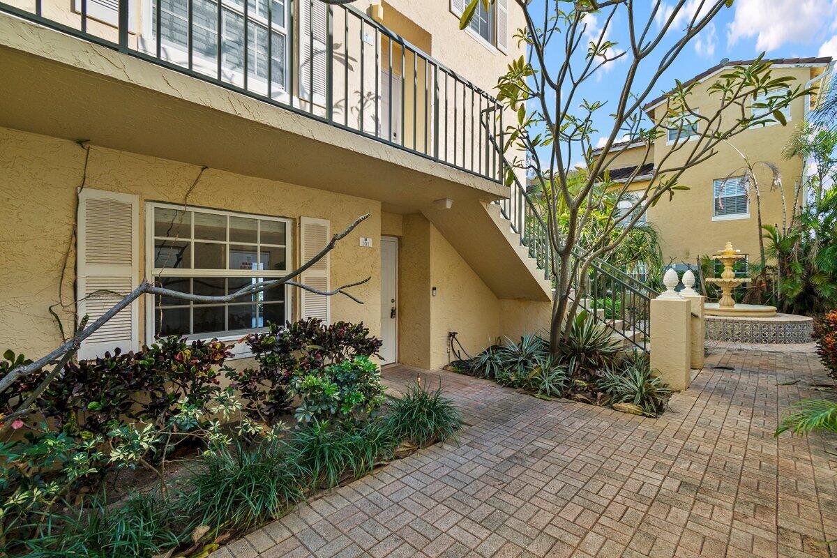 1145 Lake Shore Drive 101