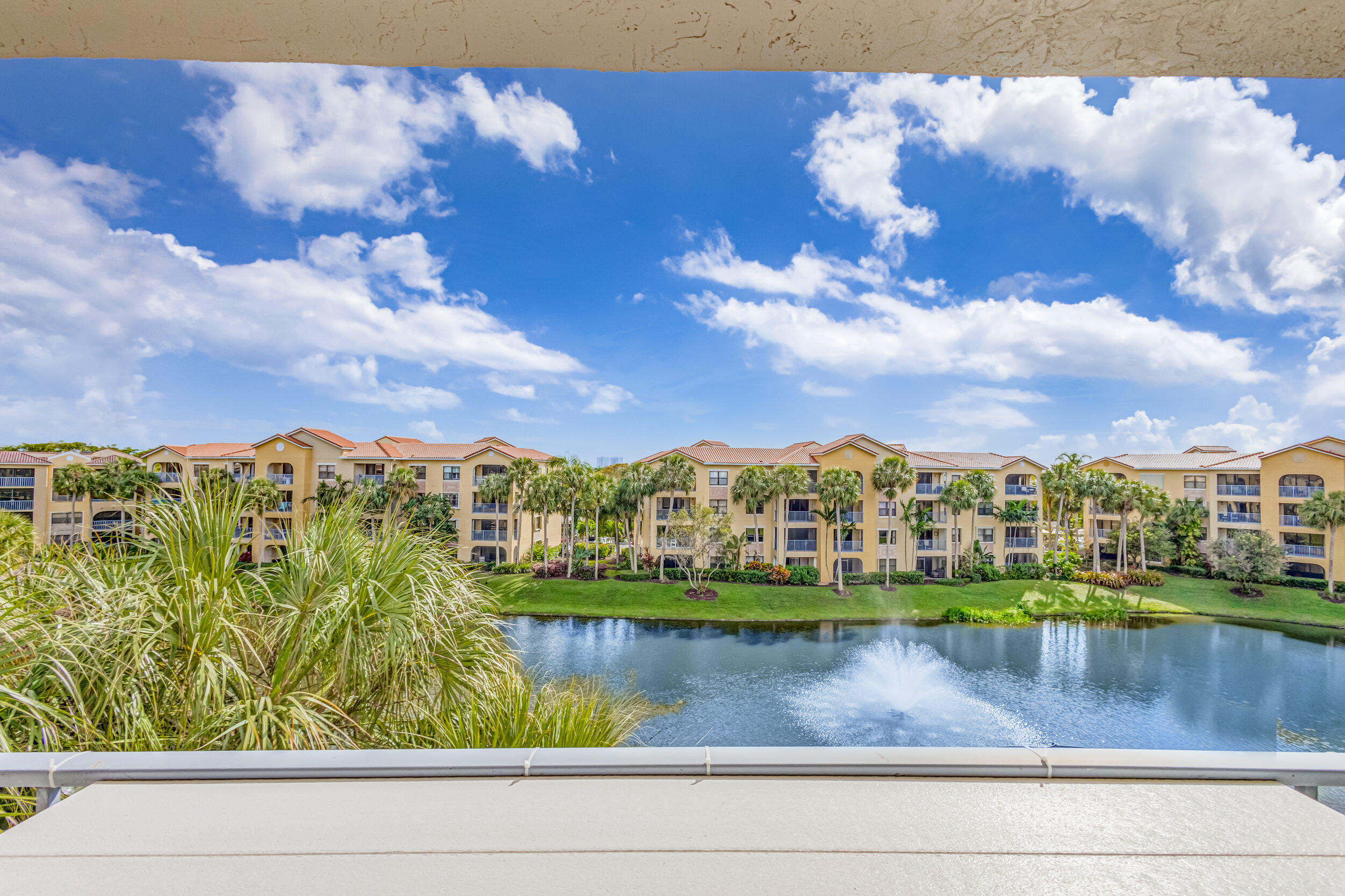 100 Uno Lago Drive 401