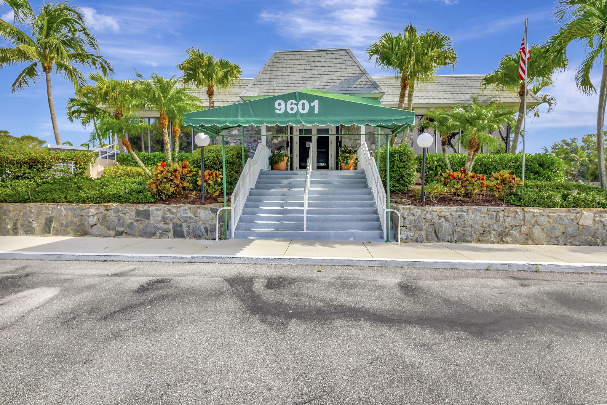 18081 SE Country Club Drive 18-172