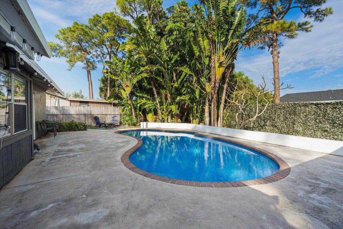 1112 Fernlea Drive