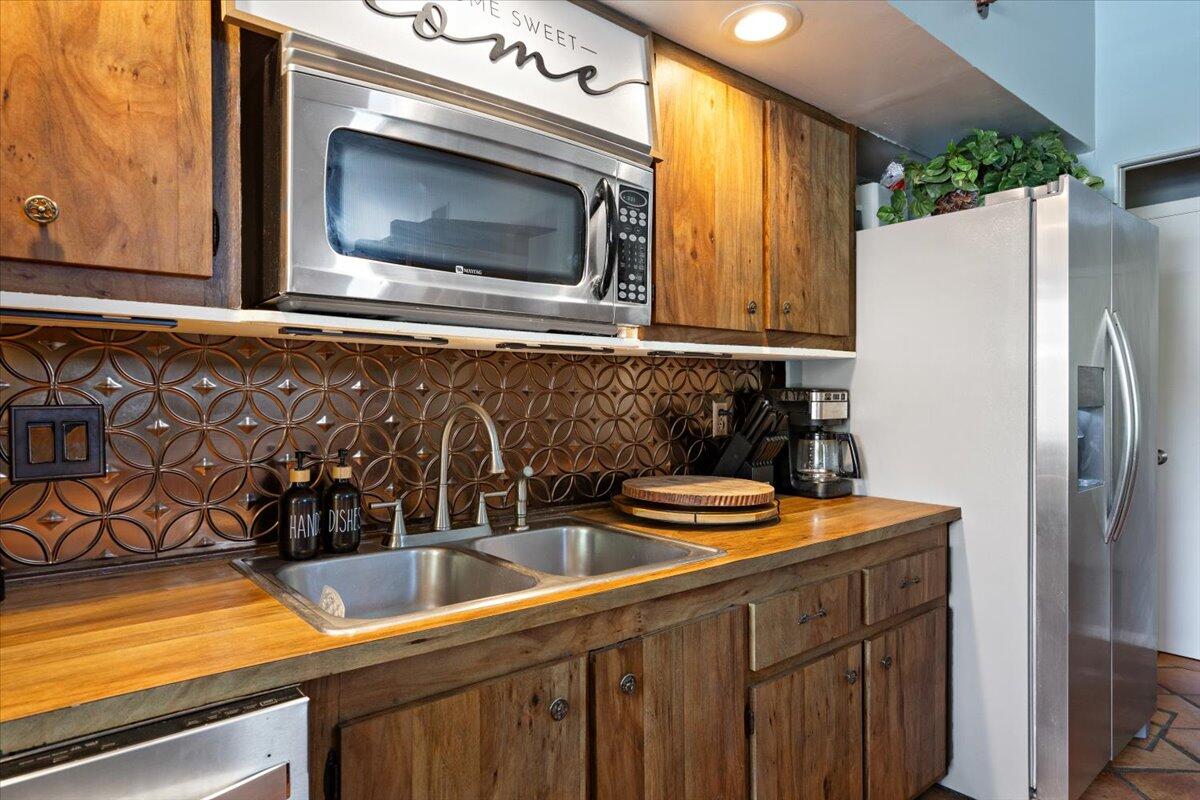 1112 Fernlea Drive
