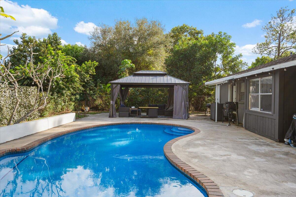 1112 Fernlea Drive
