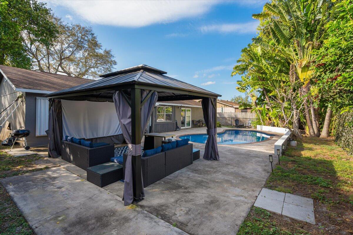 1112 Fernlea Drive