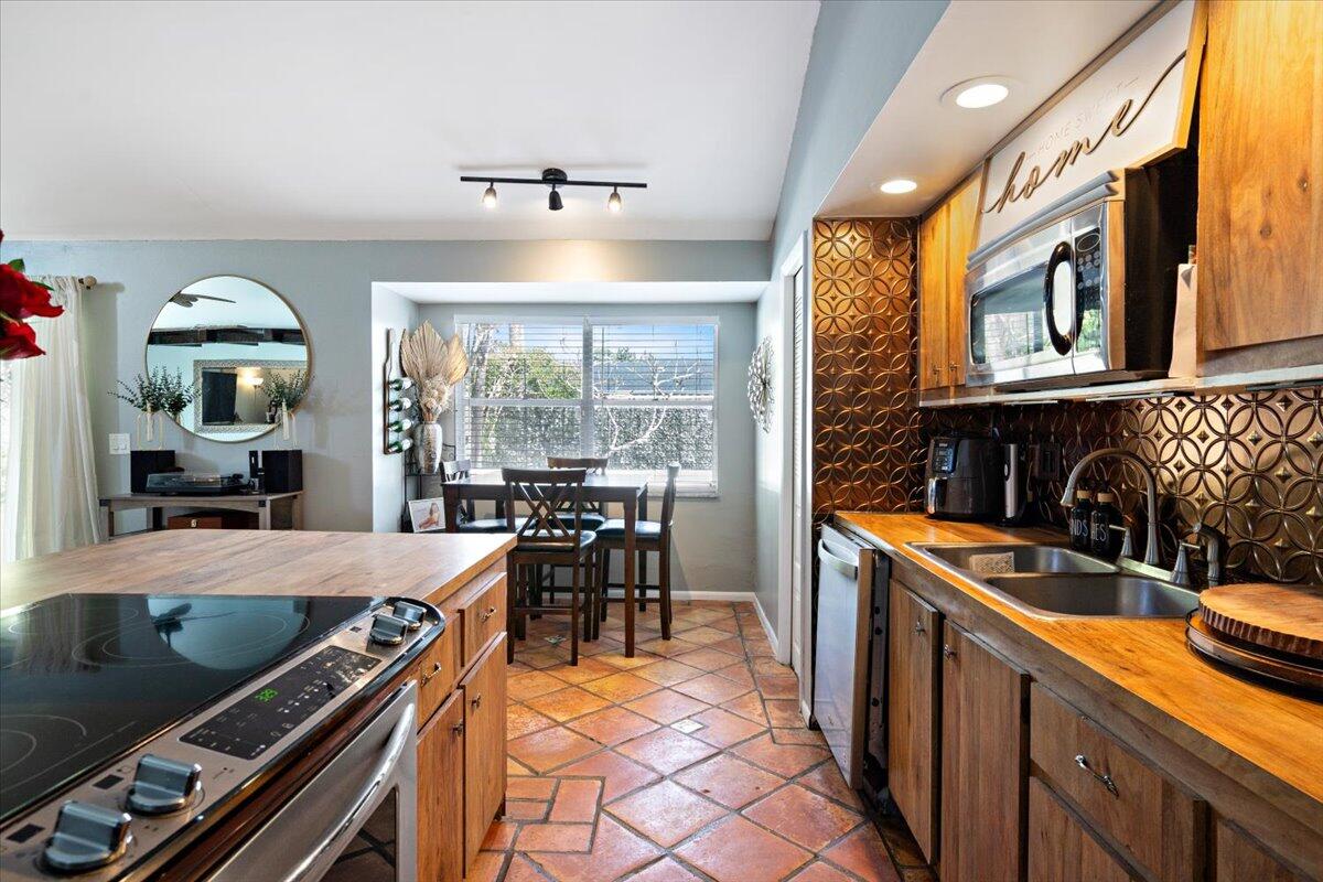 1112 Fernlea Drive