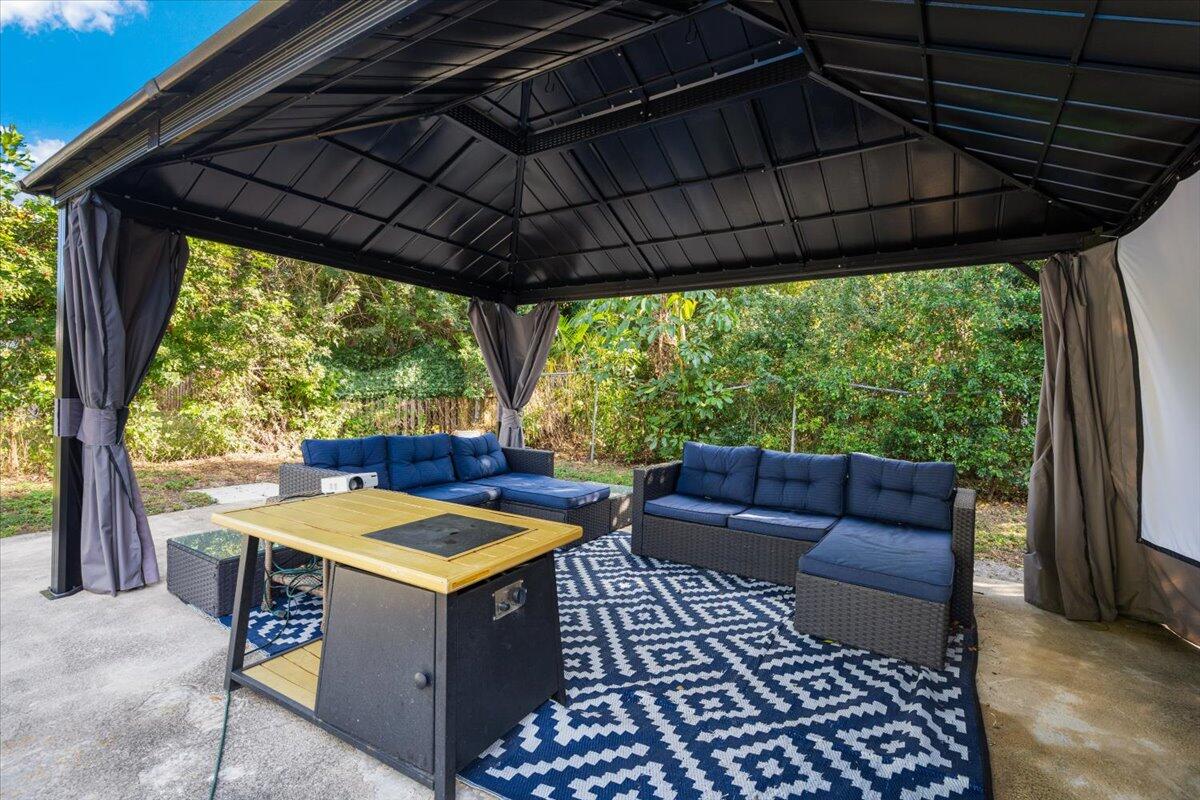 1112 Fernlea Drive