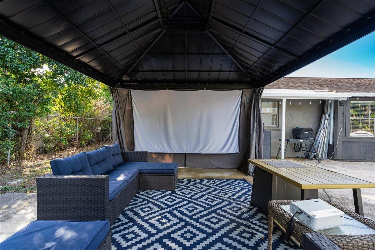 1112 Fernlea Drive