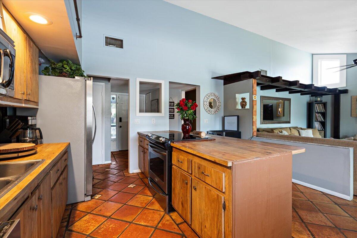 1112 Fernlea Drive