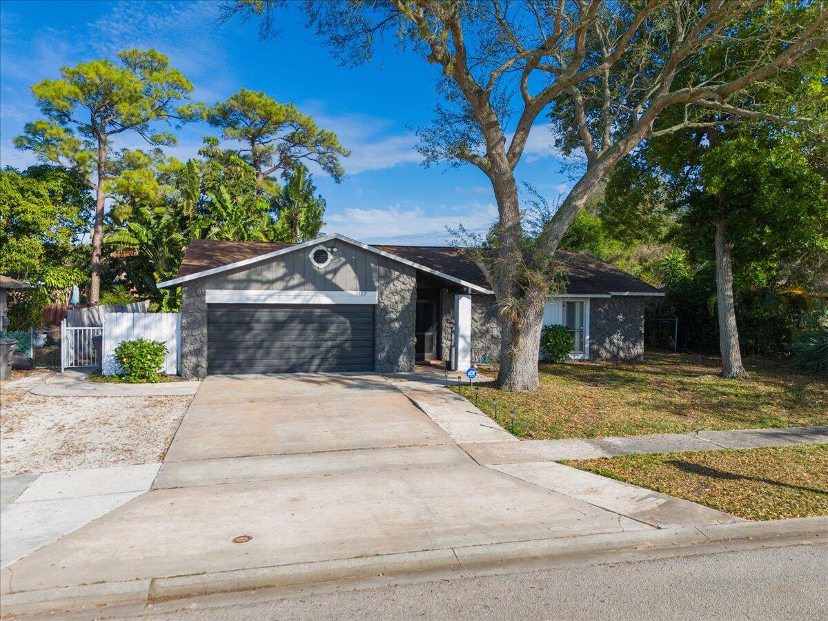 1112 Fernlea Drive