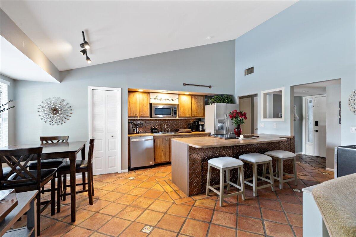 1112 Fernlea Drive