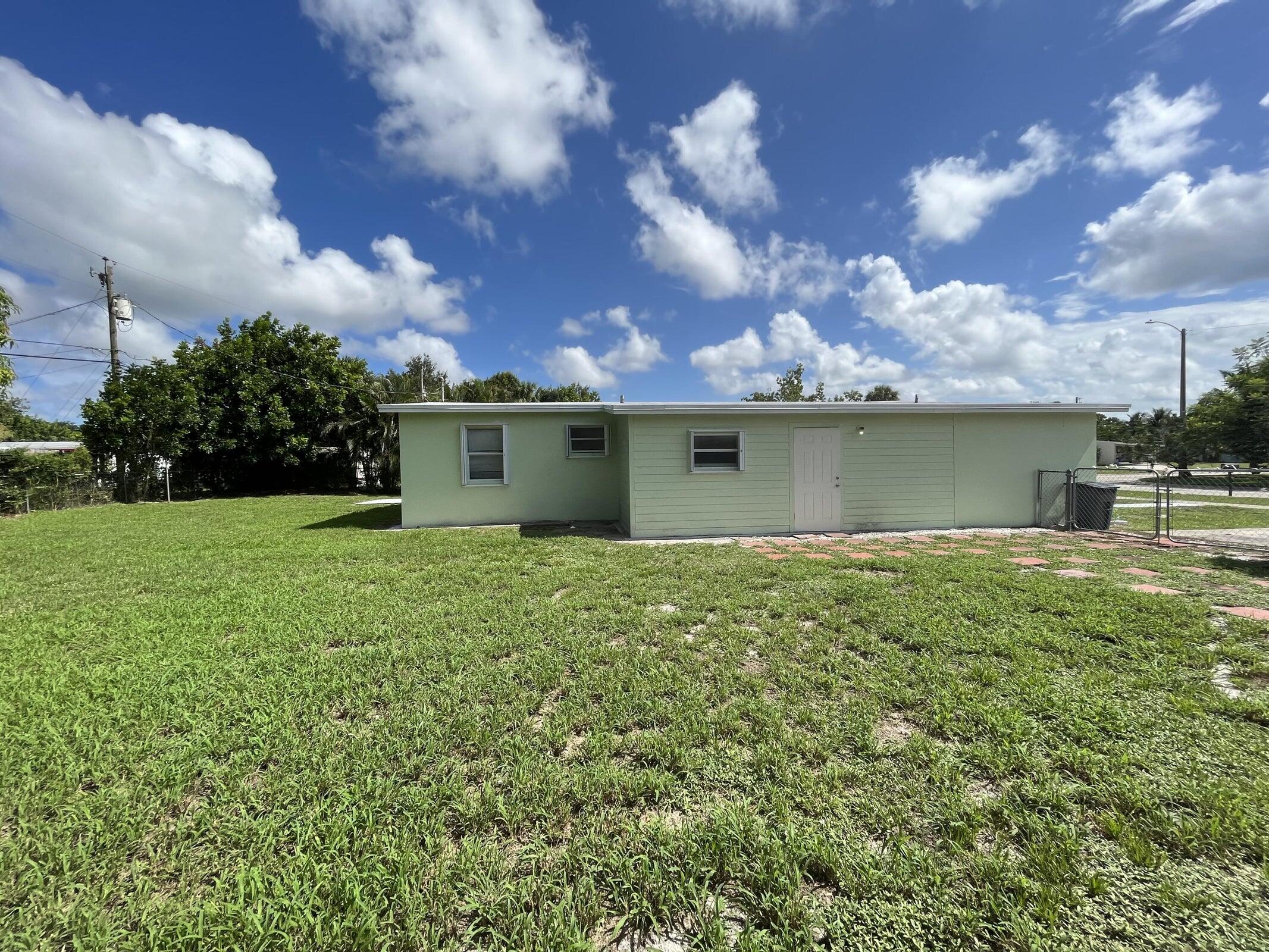 285 SE Abeto Lane