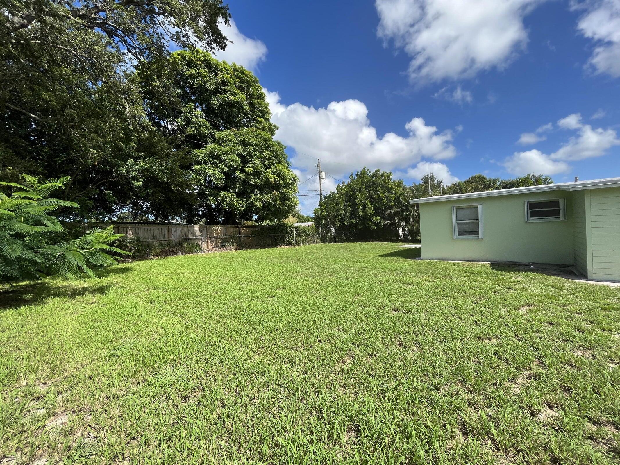 285 SE Abeto Lane