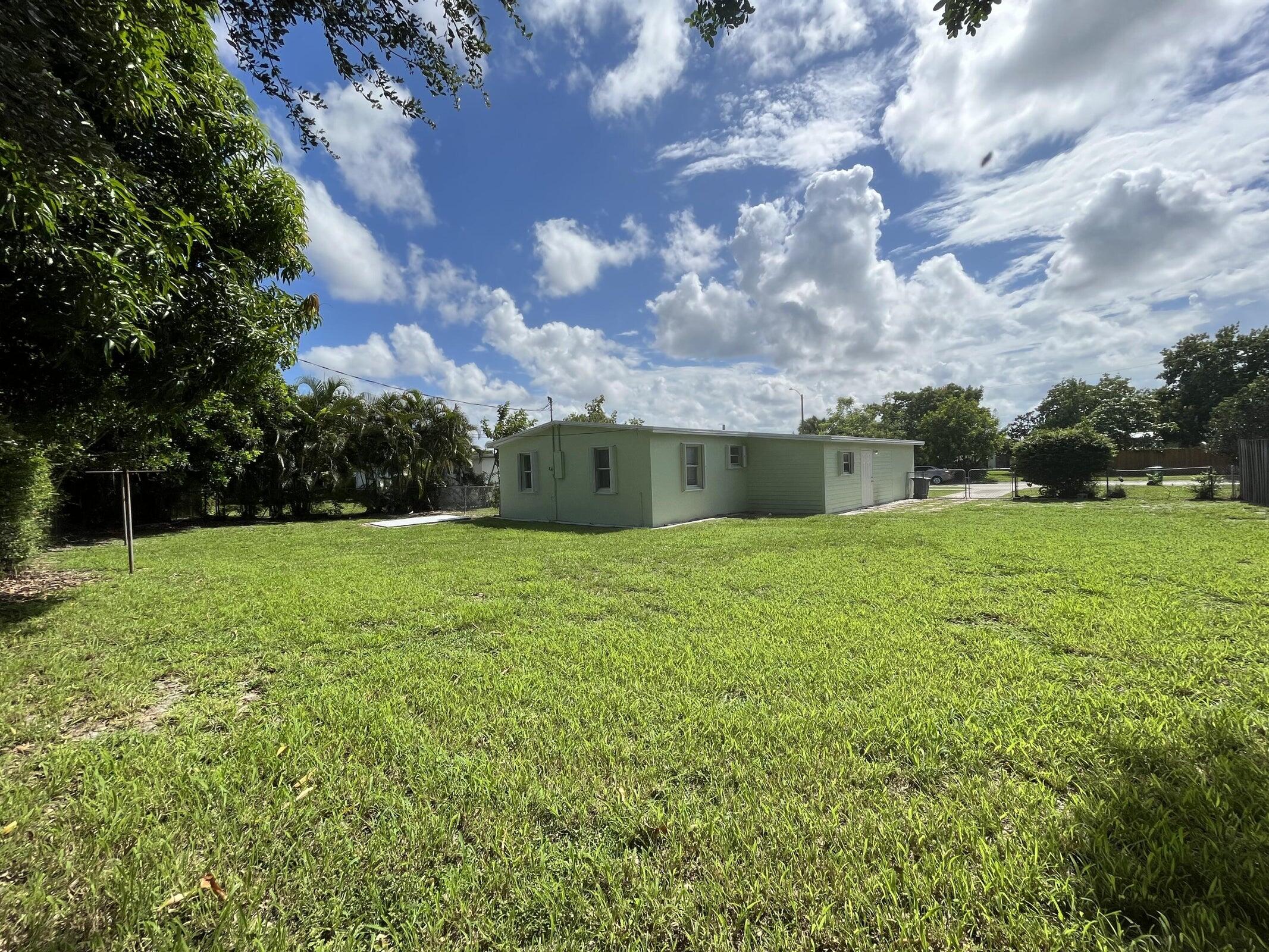 285 SE Abeto Lane
