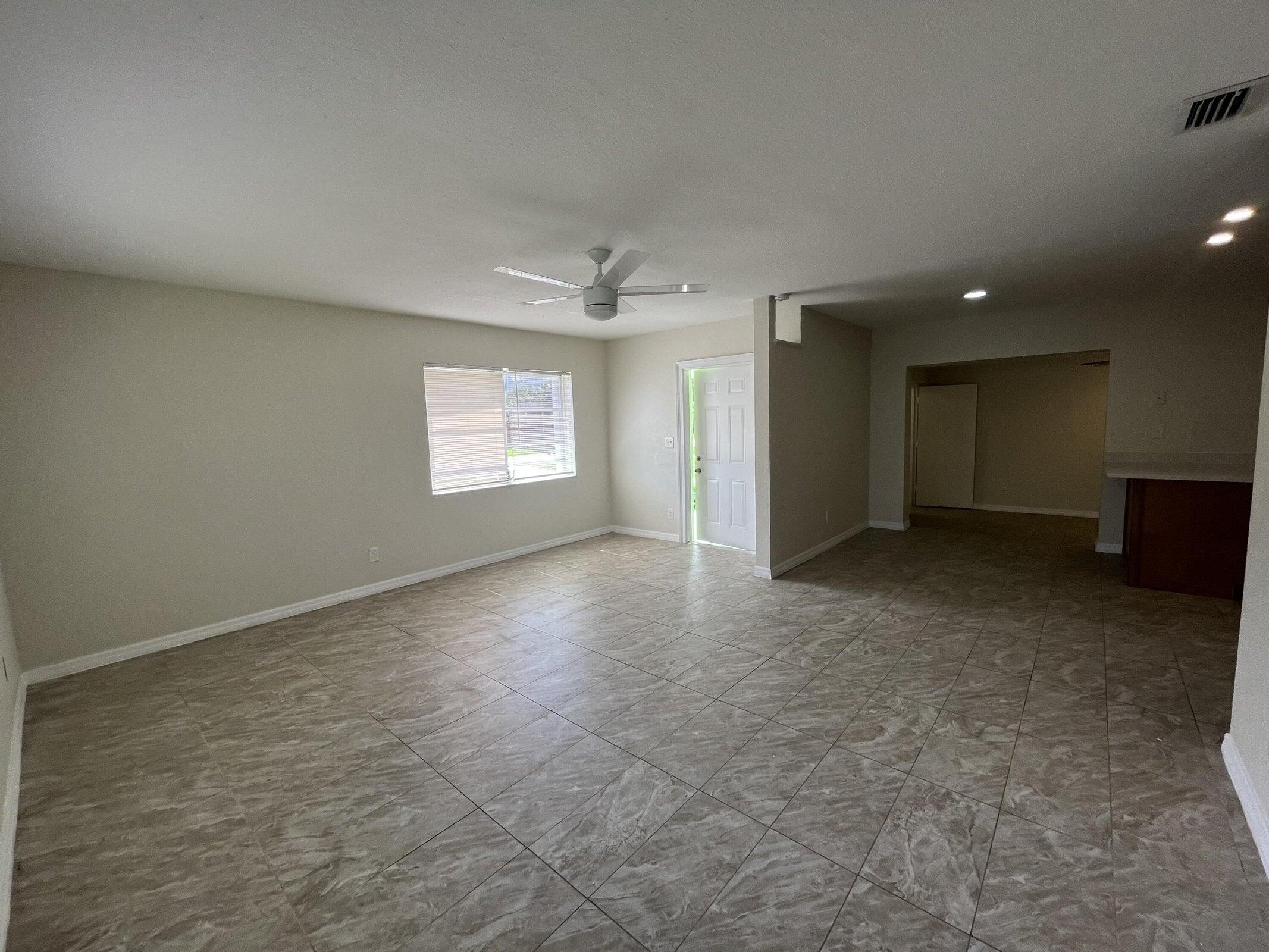 285 SE Abeto Lane