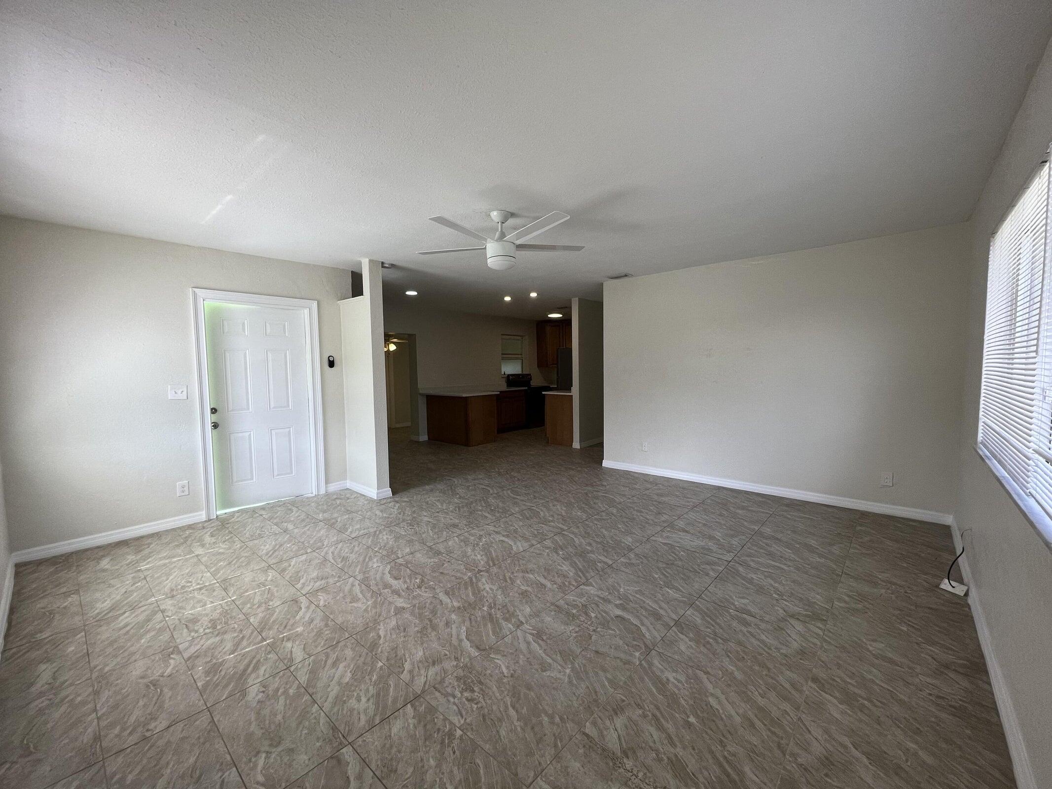 285 SE Abeto Lane