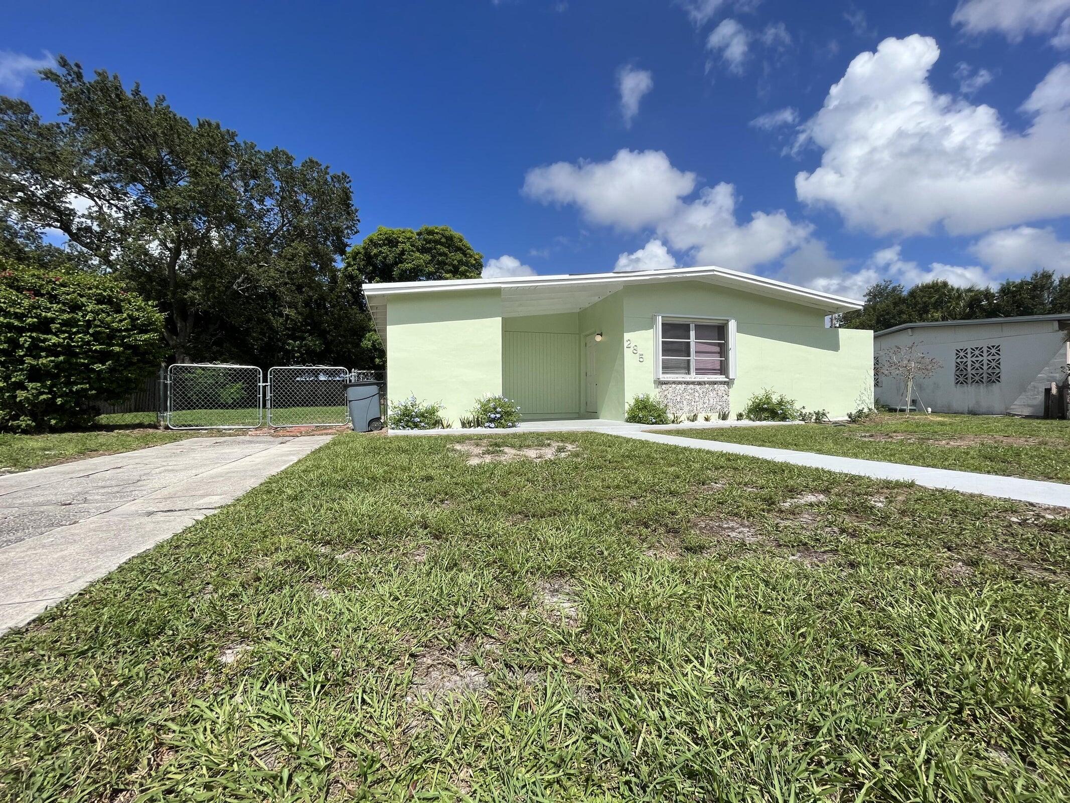 285 SE Abeto Lane