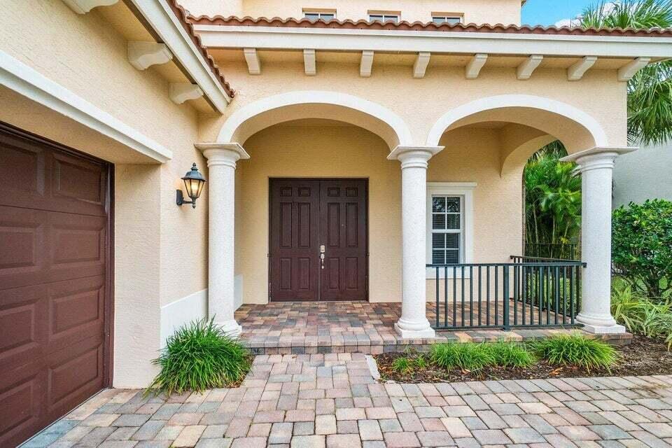 107 Chub Cay Way