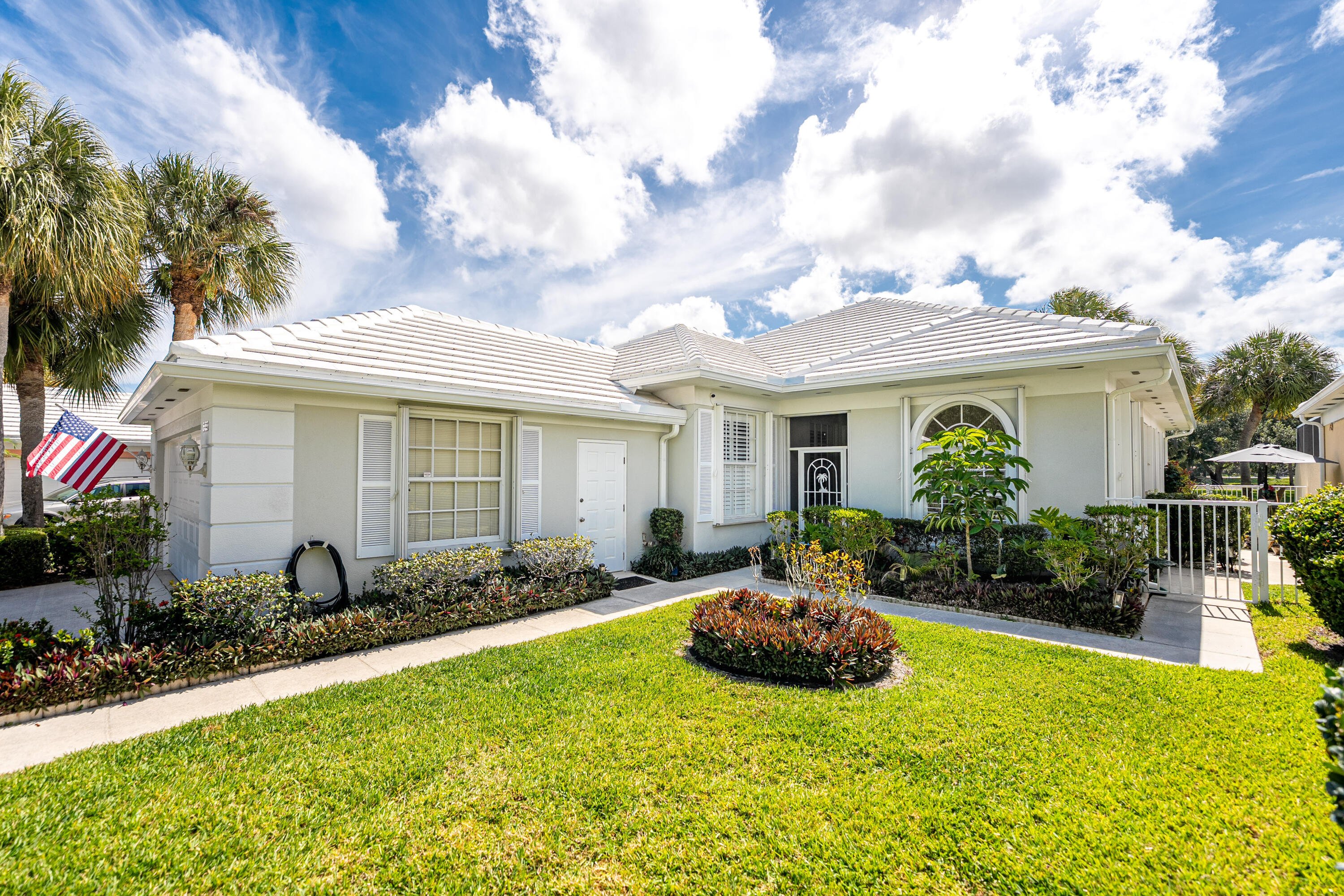 8483 Beaconhill Road