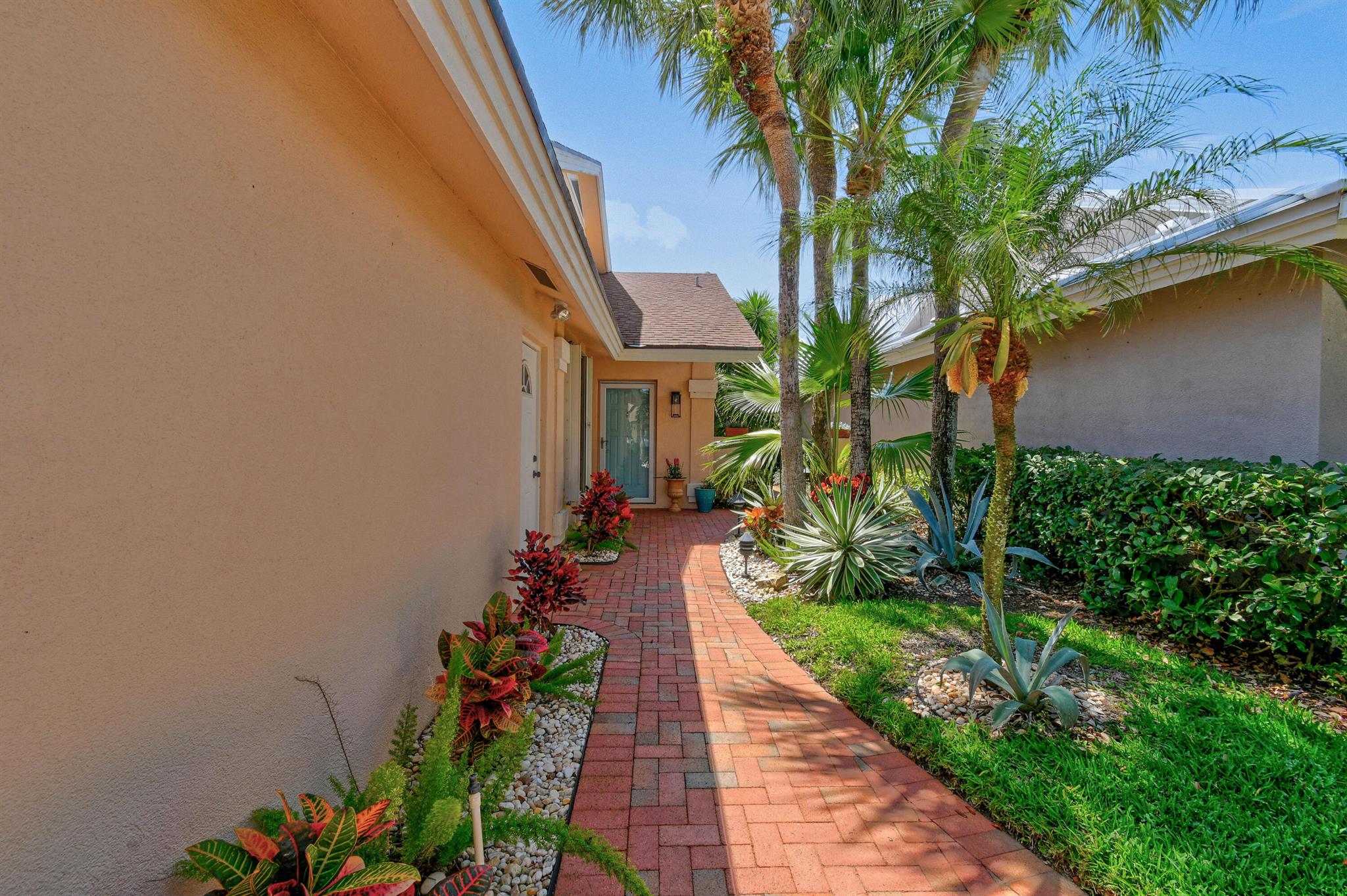 214 E River Park Drive E