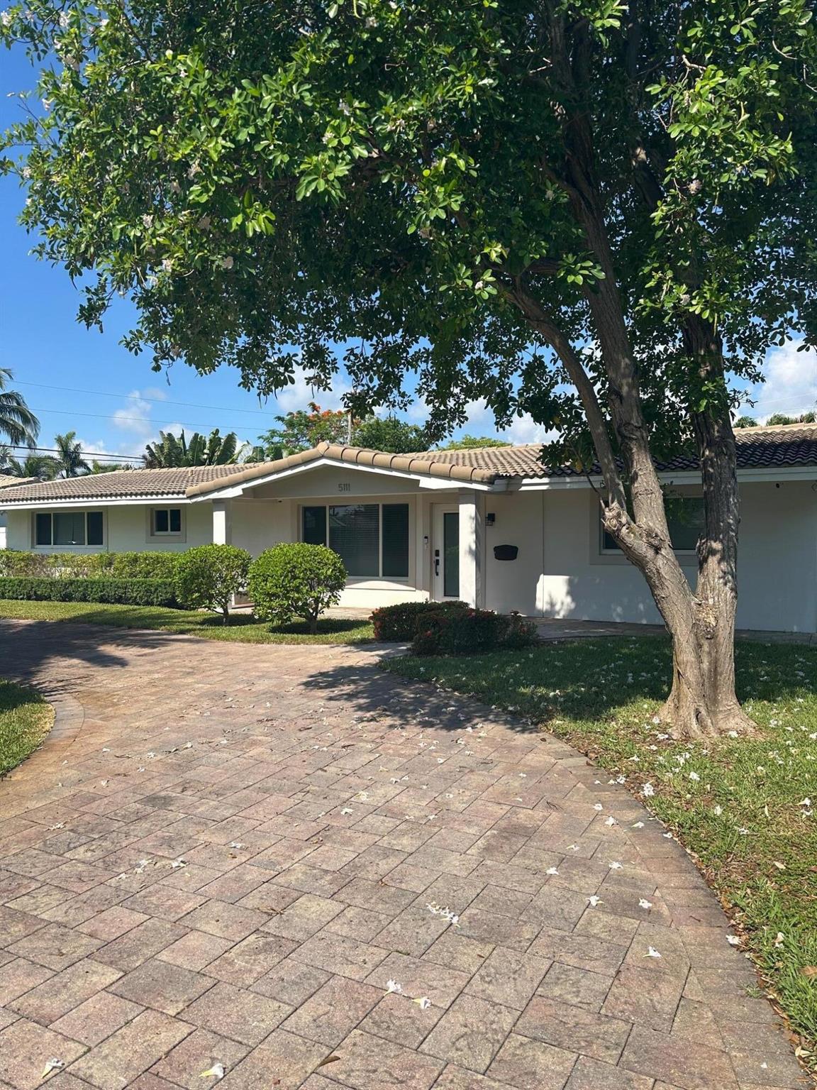 5111 NE 27th Terrace NE