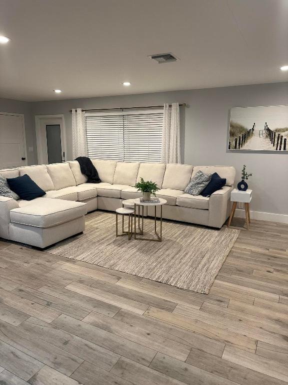 5111 NE 27th Terrace NE