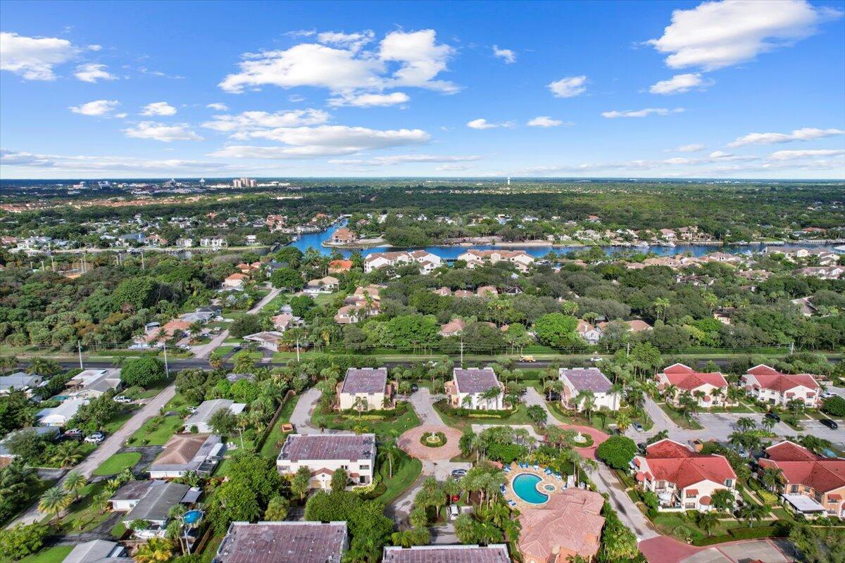 41 Uno Lago Drive