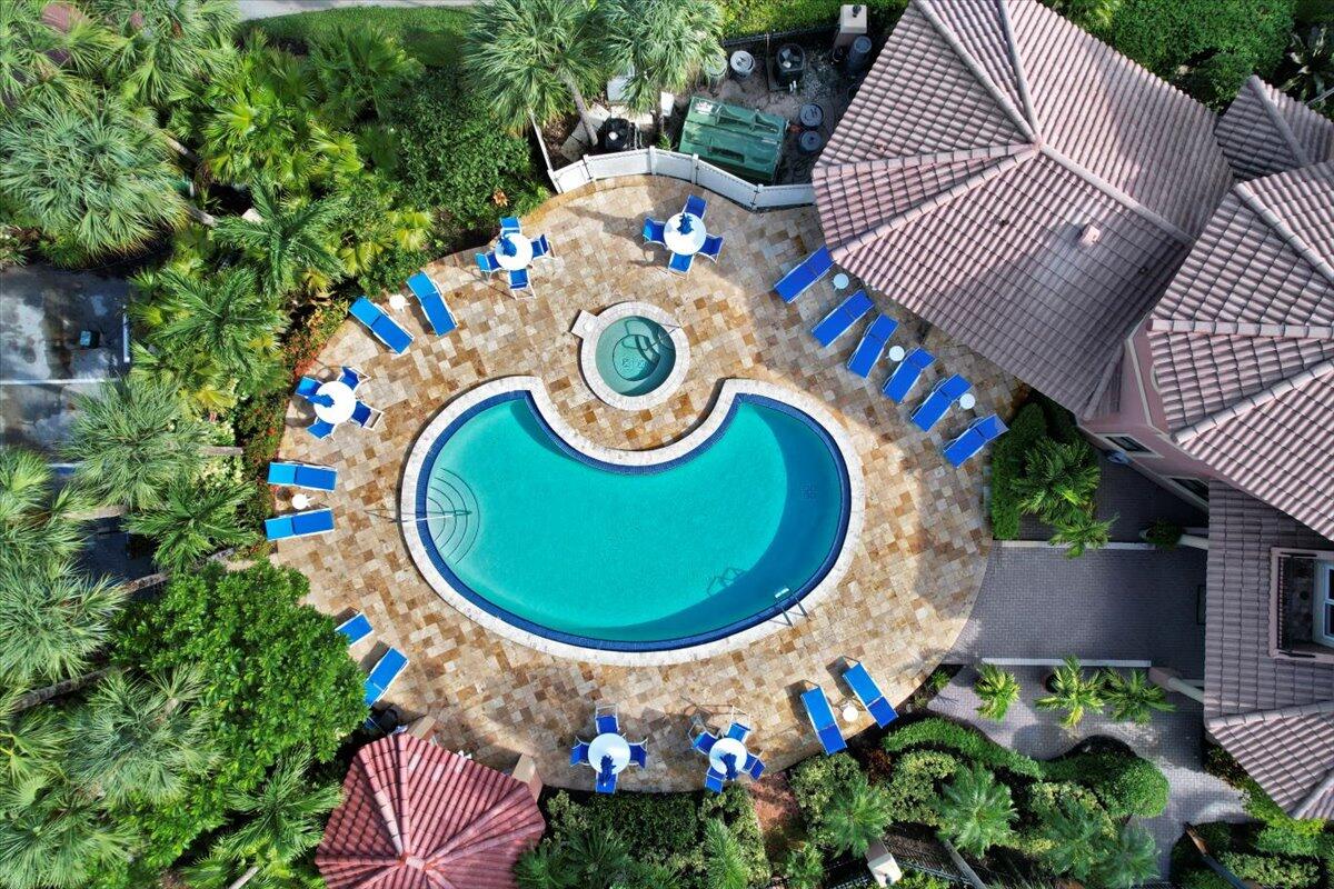 41 Uno Lago Drive