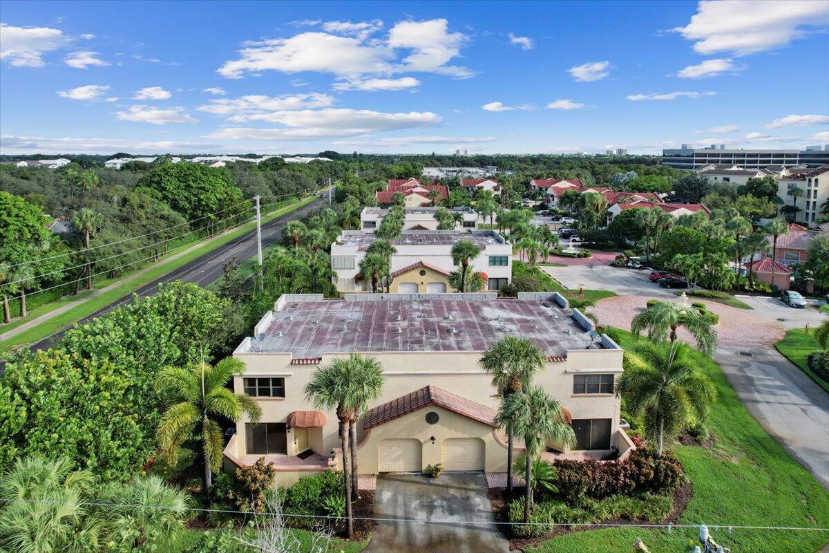 41 Uno Lago Drive