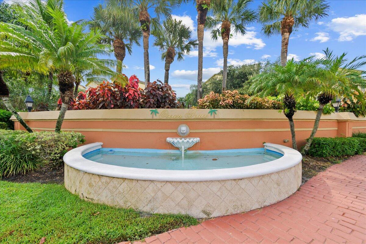41 Uno Lago Drive
