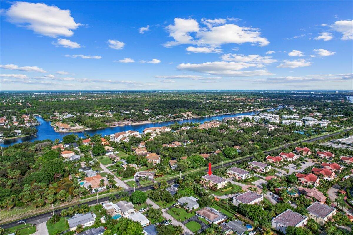 41 Uno Lago Drive