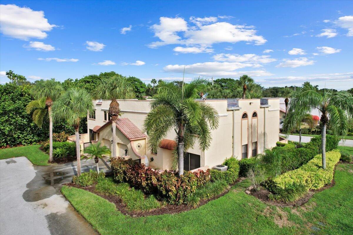 41 Uno Lago Drive