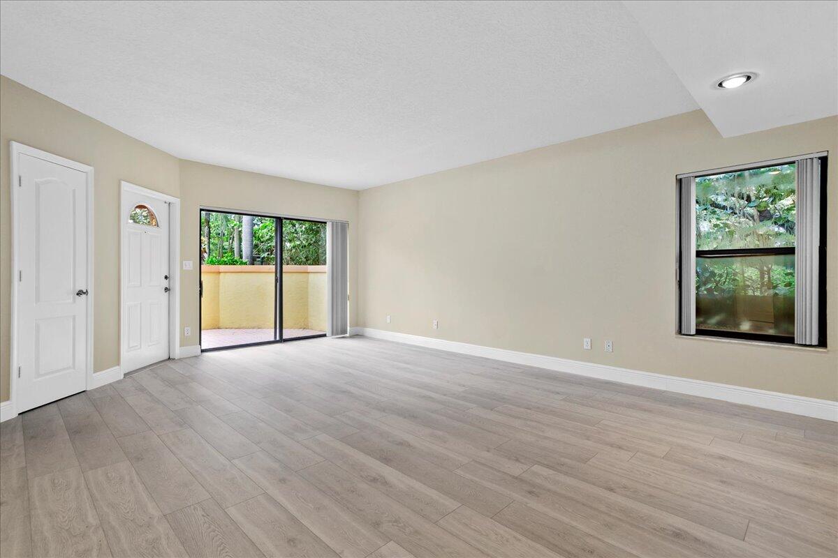 41 Uno Lago Drive