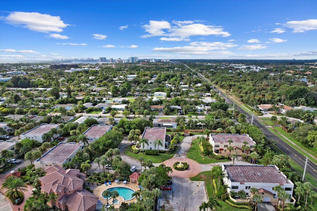 41 Uno Lago Drive