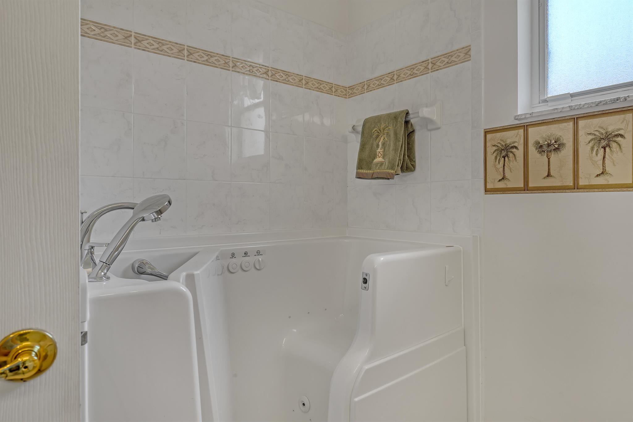 9466 Lantern Bay Circle